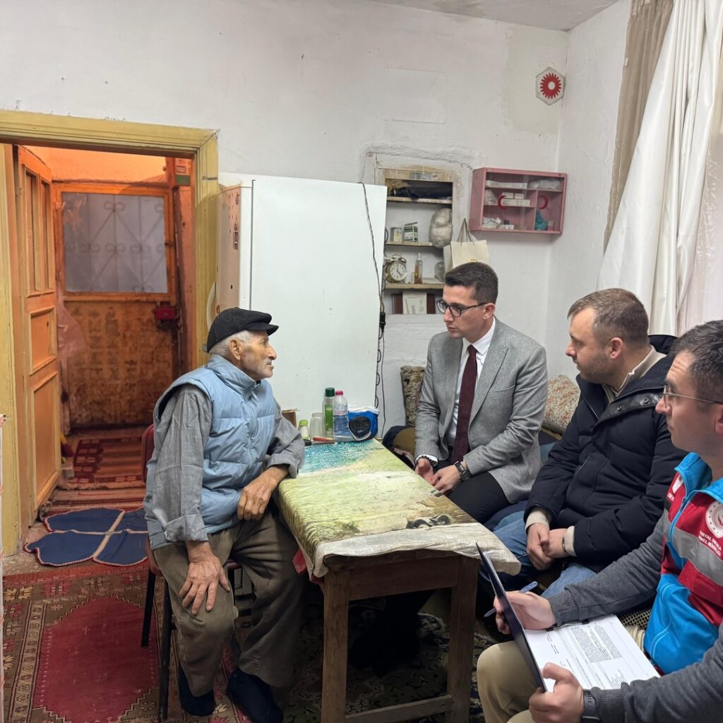 Ezine Camikebir Mahallesi’nde Hane Ziyaretleri